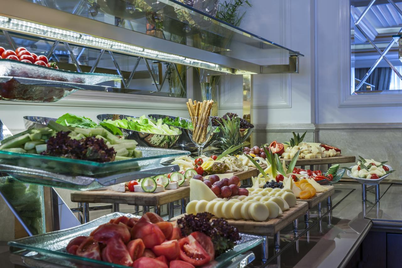 Hotel Elite World Istanbul Florya Zewnętrze zdjęcie A buffet at a hotel